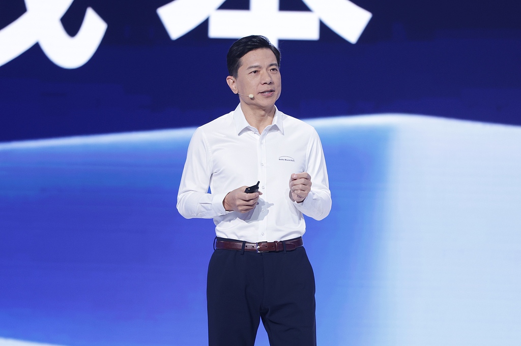 百度李彦宏：目标让文心回到第一梯队